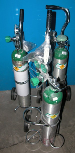picture of oxygen tank cart