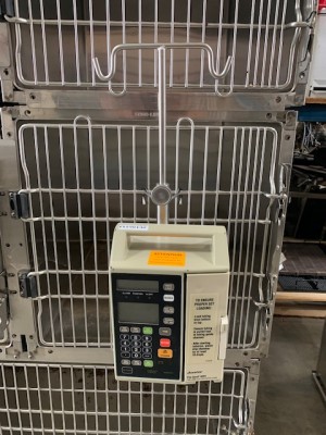 VETERINARY IV POLE, CAGE MOUNTED - IV PUMP CAN BE MOUNTED